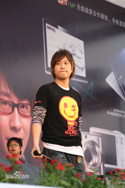 陈信宏(Ashin)阿信特点之--抿嘴前后照片