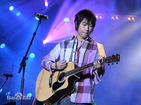 陈信宏(Ashin)阿信特点之--抿嘴前后照片