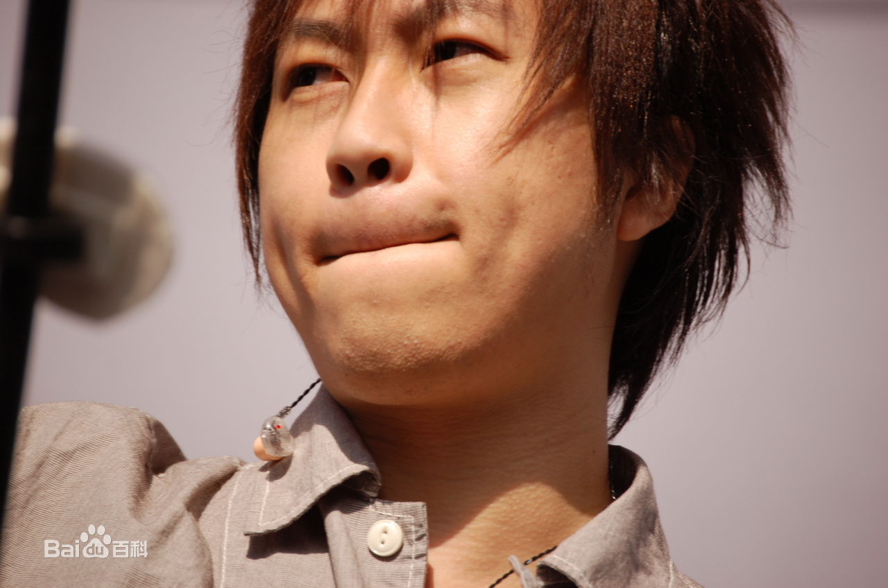 陈信宏(Ashin)阿信特点之--抿嘴前后照片