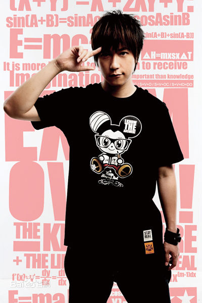 陈信宏(Ashin)阿信特点之--抿嘴前后照片