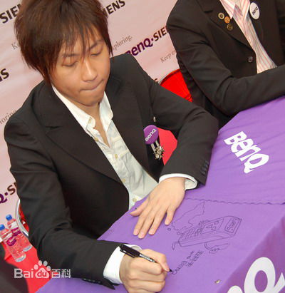 陈信宏(Ashin)阿信特点之--抿嘴前后照片