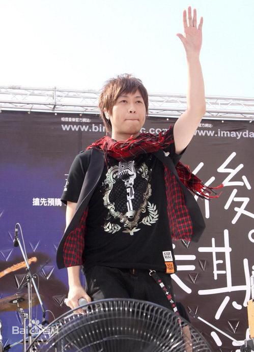 陈信宏(Ashin)阿信特点之--抿嘴前后照片