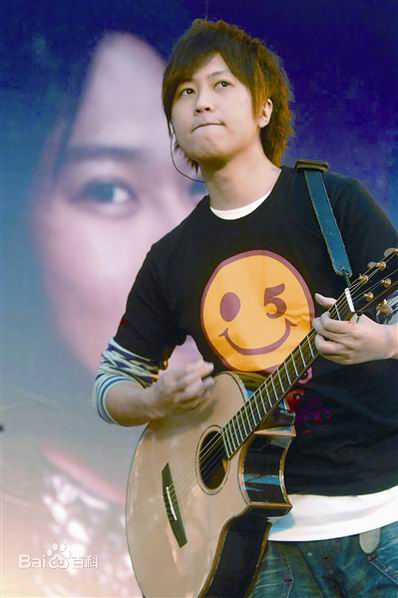 陈信宏(Ashin)阿信特点之--抿嘴前后照片