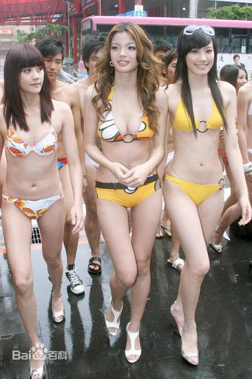 简子琦社会活动前后照片