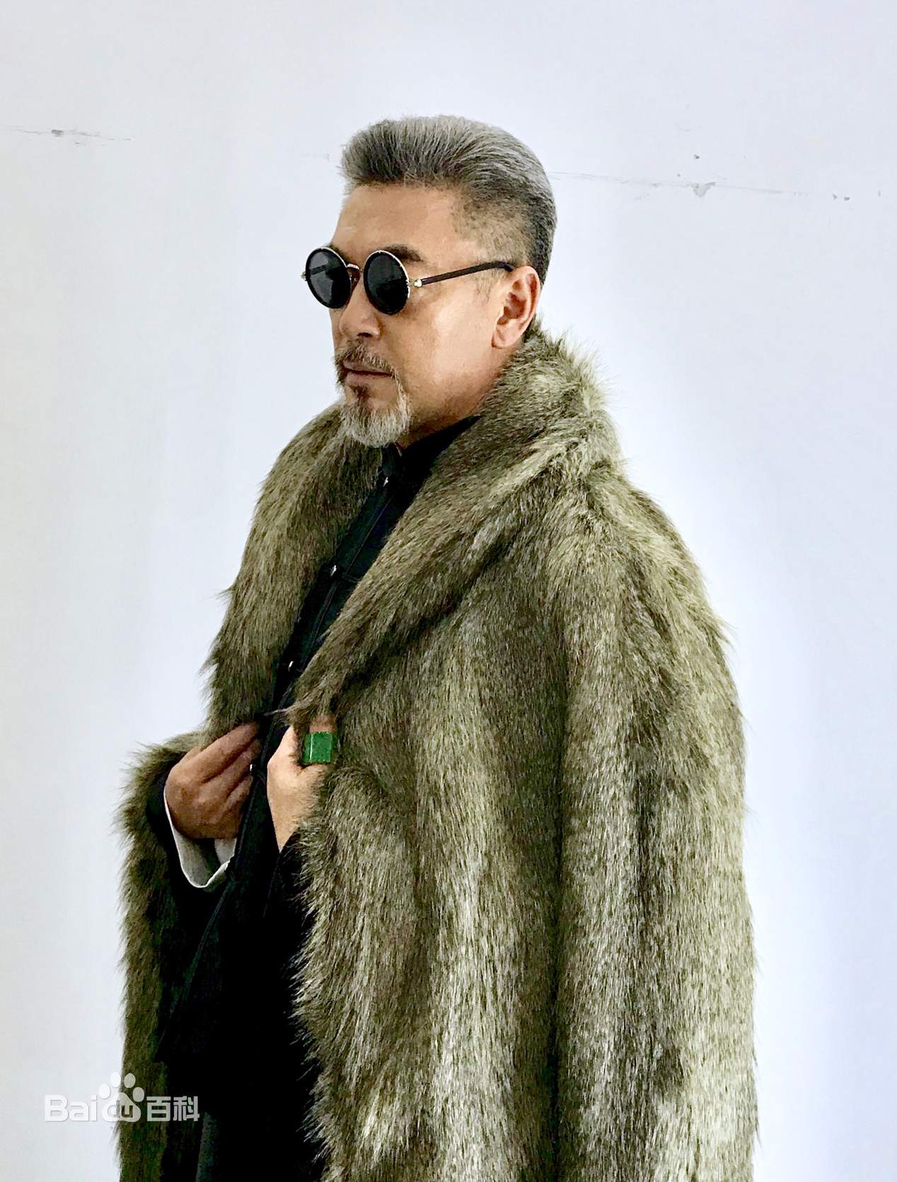 何涌生最新照壁纸