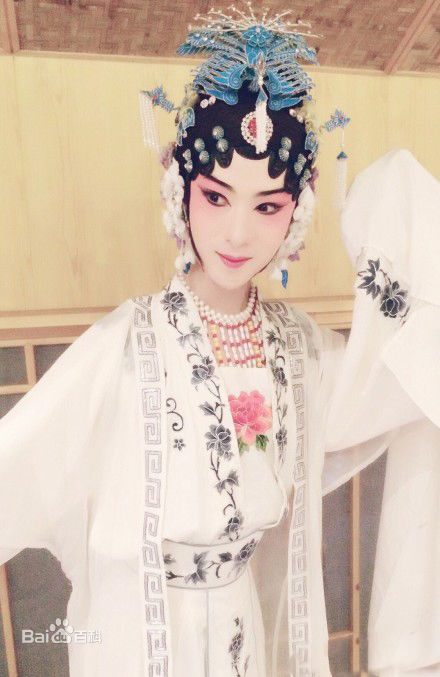 董飞男旦壁纸壁纸