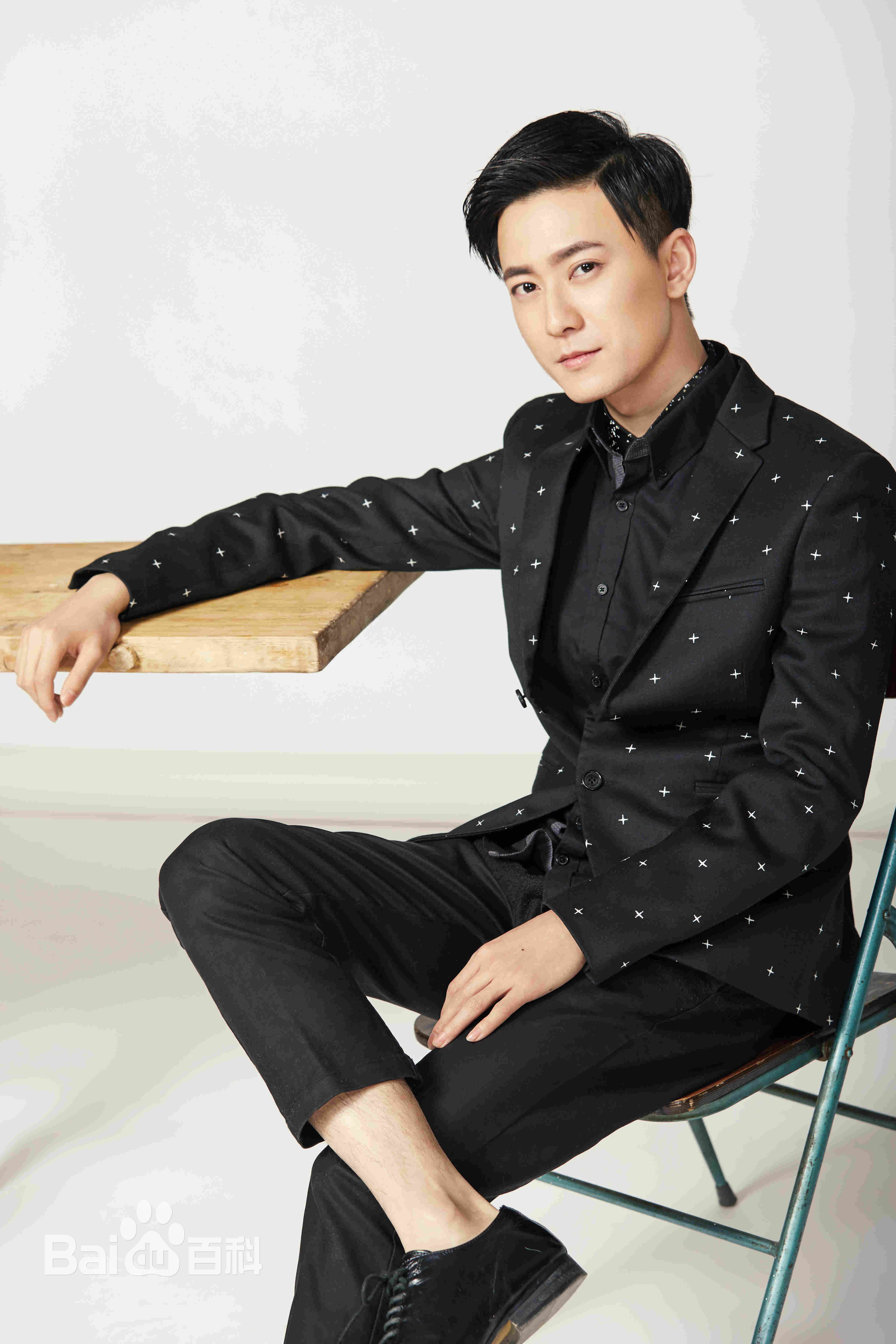 高骏照片壁纸壁纸