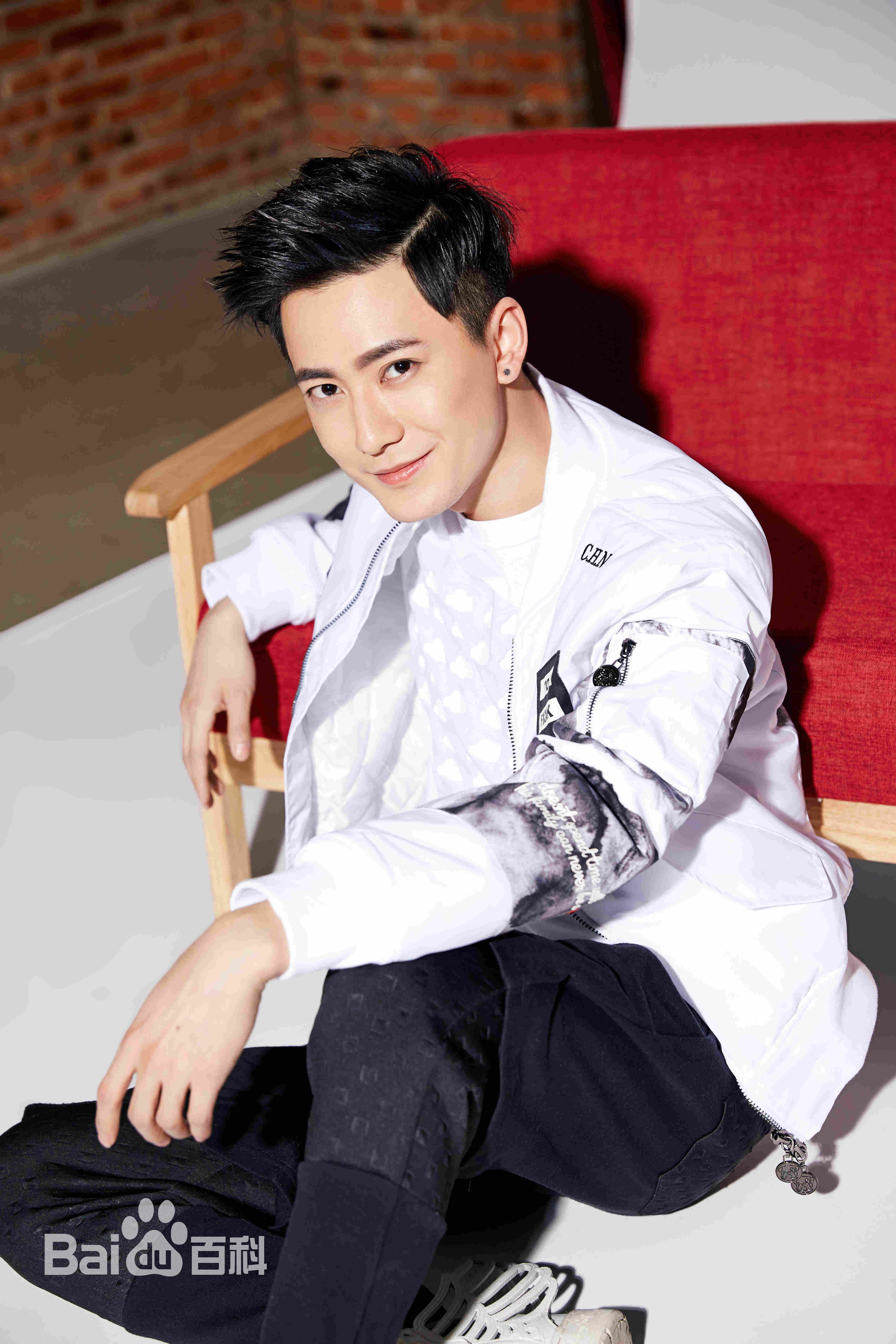 高骏高峻照片图册