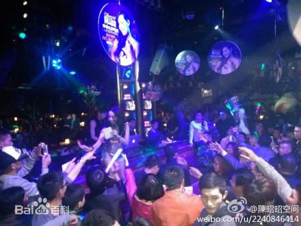 陈昭昭(Cherry Chan)演出中的性感图片图集