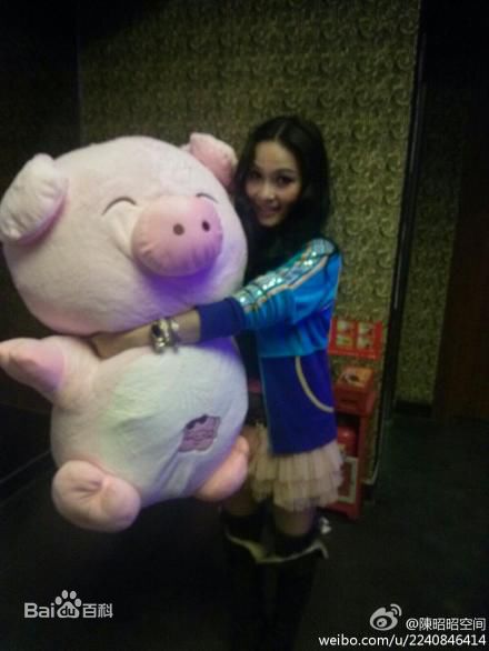 陈昭昭(Cherry Chan)演出中的性感图片图集