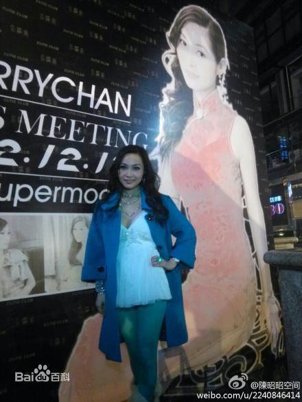 陈昭昭(Cherry Chan)演出中的性感图片图集