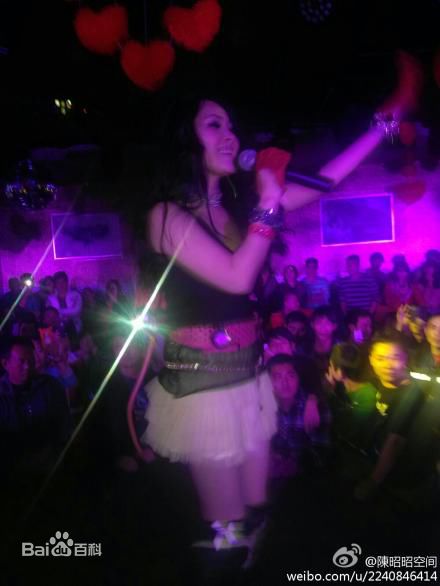 陈昭昭(Cherry Chan)演出中的性感图片图集