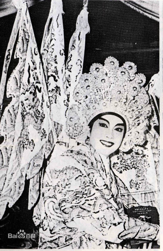 龙剑笙(Sabrina)月历中的素颜照壁纸