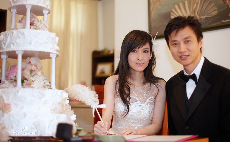 倪震(Joe Nieh)婚纱及生活照性感图片图集