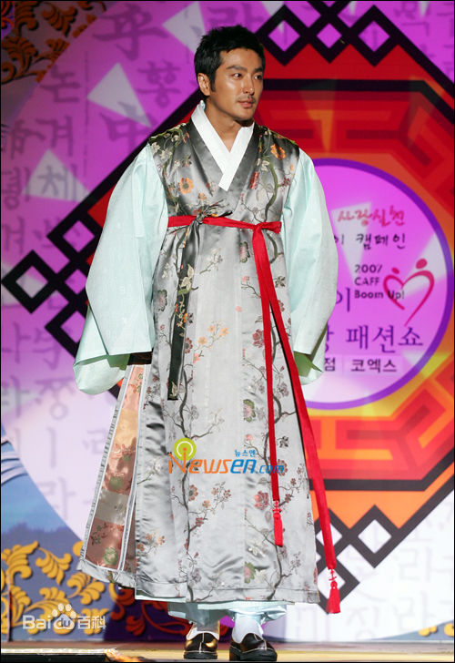 柳泰俊古装照素颜照壁纸