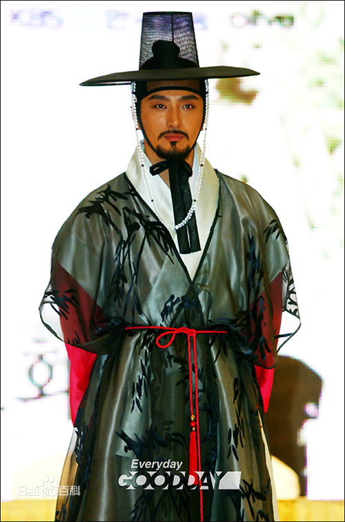 柳泰俊古装照素颜照壁纸