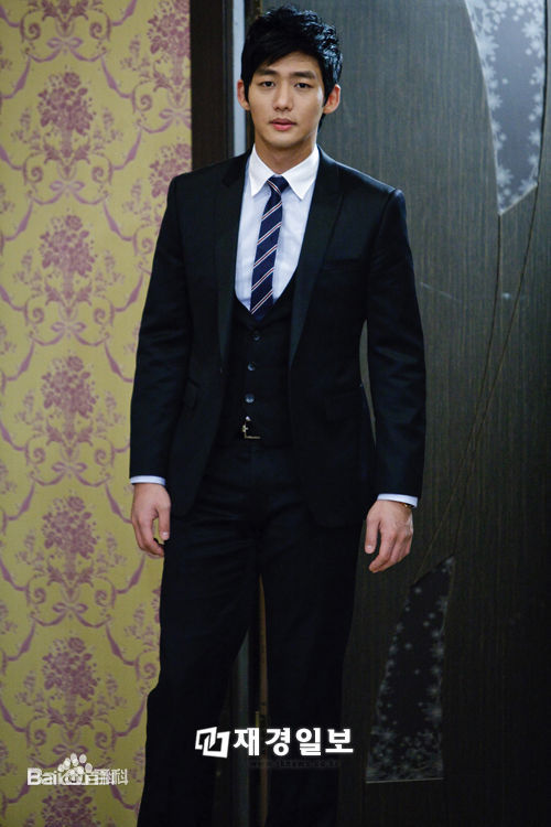 最全李泰成(Lee TaeSung/)在电视剧《享受人生》中的相册