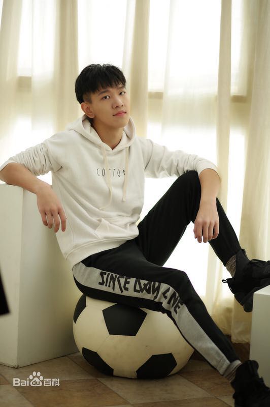 最全张琛素颜照