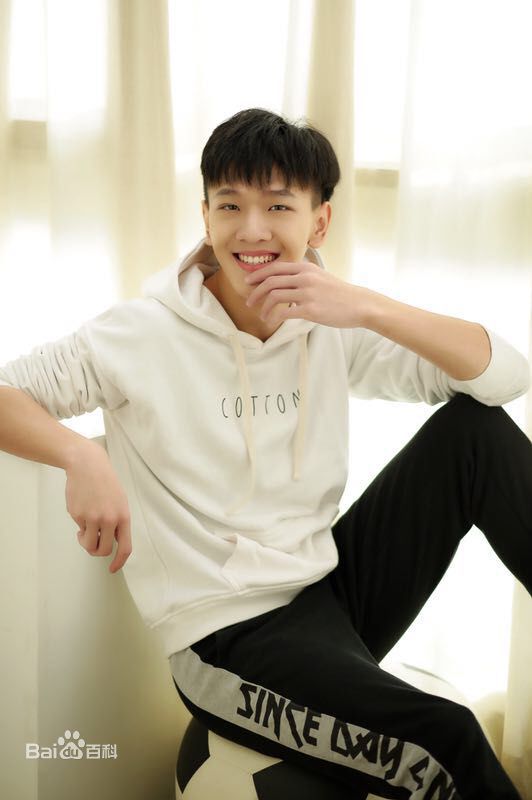 最全张琛素颜照