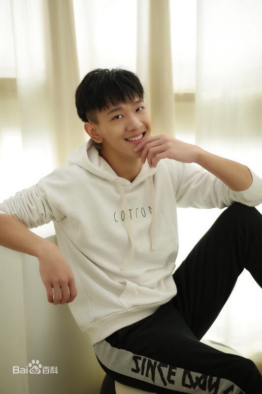 最全张琛素颜照