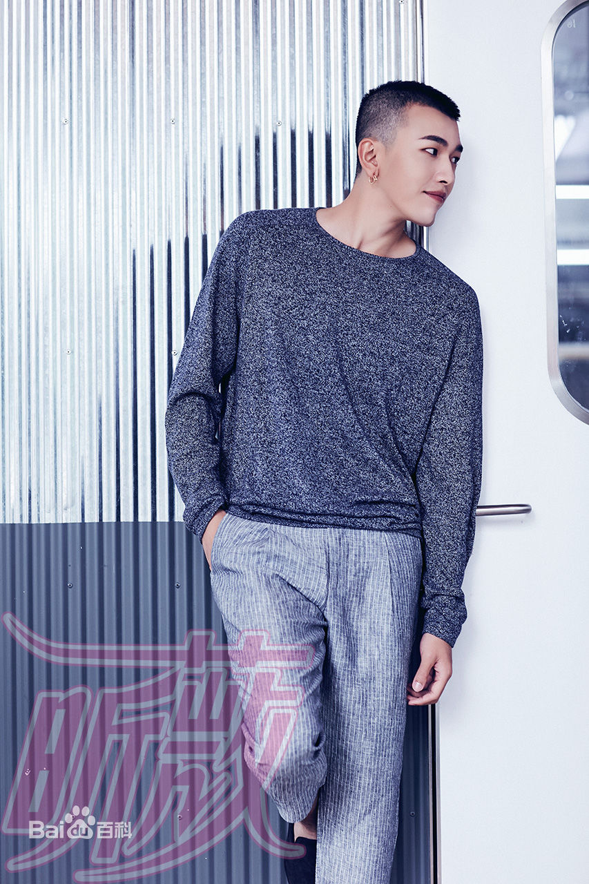 孔垂楠(Korn)昕薇8月刊性感图片壁纸