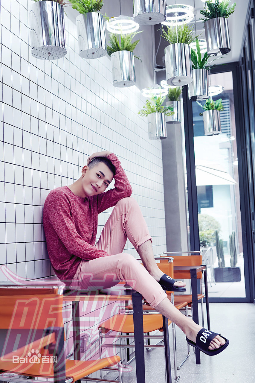 孔垂楠(Korn)昕薇8月刊性感图片壁纸