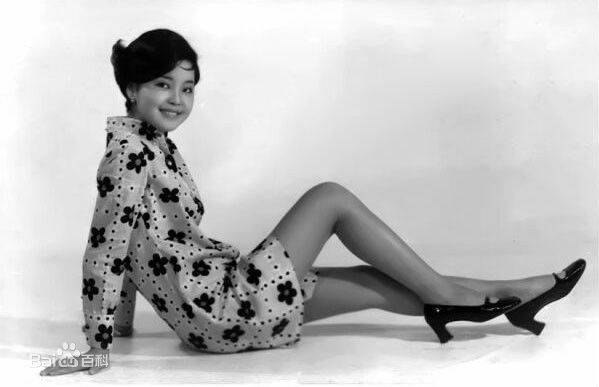 邓丽君(Teresa Teng、テレサ·テン)少女时期的前后照片