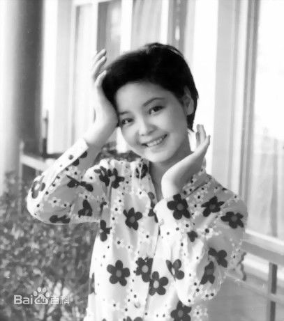 邓丽君(Teresa Teng、テレサ·テン)少女时期的前后照片
