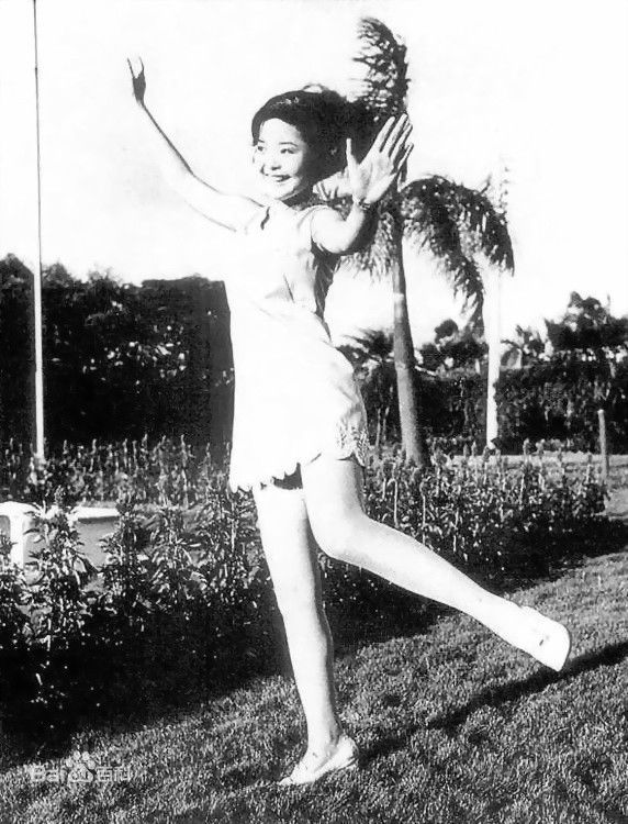邓丽君(Teresa Teng、テレサ·テン)少女时期的前后照片