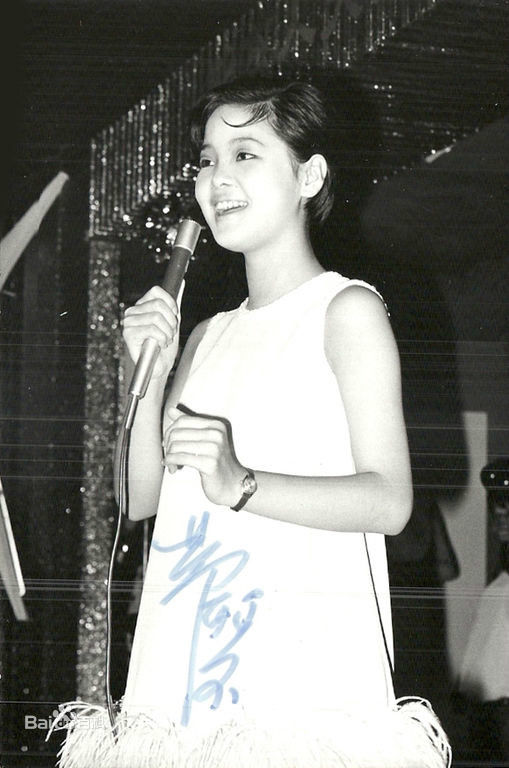 邓丽君(Teresa Teng、テレサ·テン)少女时期的前后照片