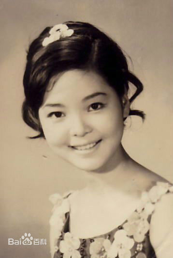 邓丽君(Teresa Teng、テレサ·テン)少女时期的前后照片