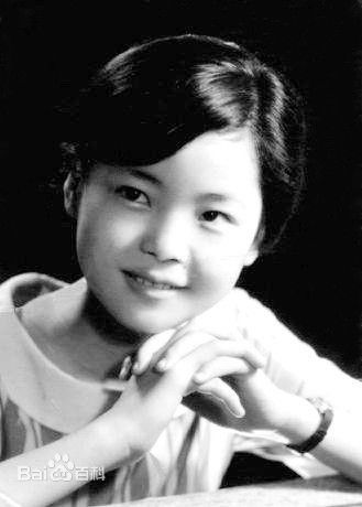 邓丽君(Teresa Teng、テレサ·テン)少女时期的前后照片