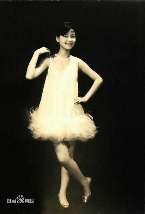 邓丽君(Teresa Teng、テレサ·テン)少女时期的前后照片