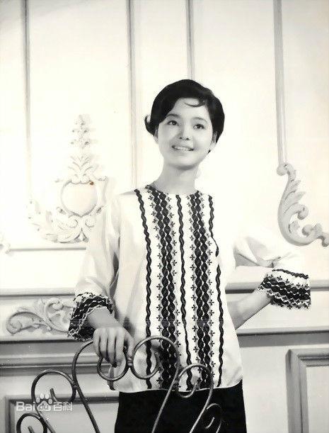 邓丽君(Teresa Teng、テレサ·テン)少女时期的前后照片