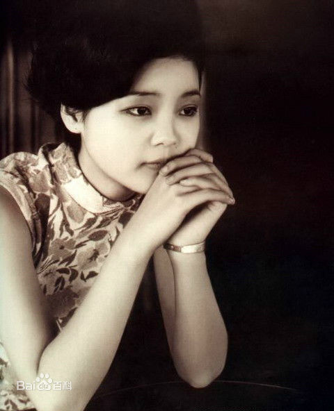 邓丽君(Teresa Teng、テレサ·テン)少女时期的前后照片