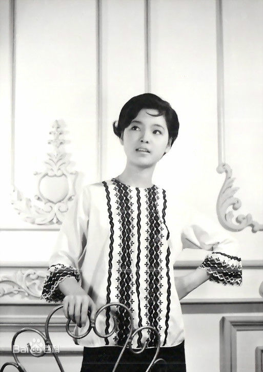 邓丽君(Teresa Teng、テレサ·テン)少女时期的前后照片