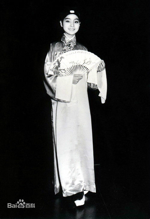 邓丽君(Teresa Teng、テレサ·テン)少女时期的前后照片