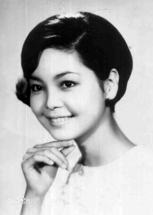 邓丽君(Teresa Teng、テレサ·テン)少女时期的前后照片