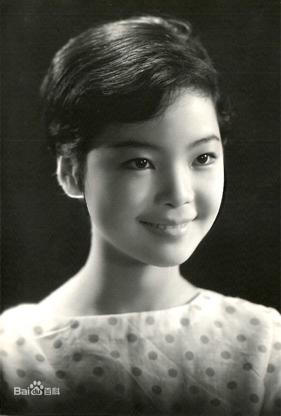 邓丽君(Teresa Teng、テレサ·テン)少女时期的前后照片