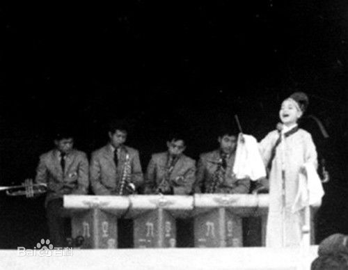 邓丽君(Teresa Teng、テレサ·テン)幼年的壁纸壁纸