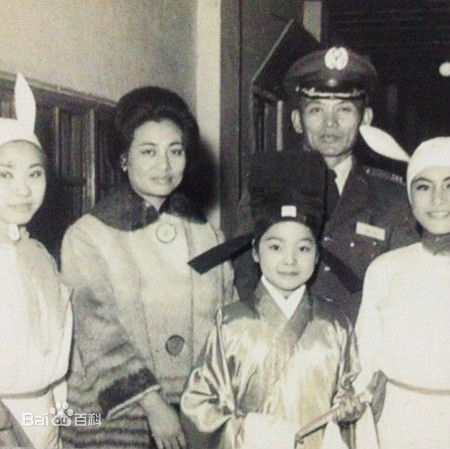 邓丽君(Teresa Teng、テレサ·テン)幼年的壁纸壁纸