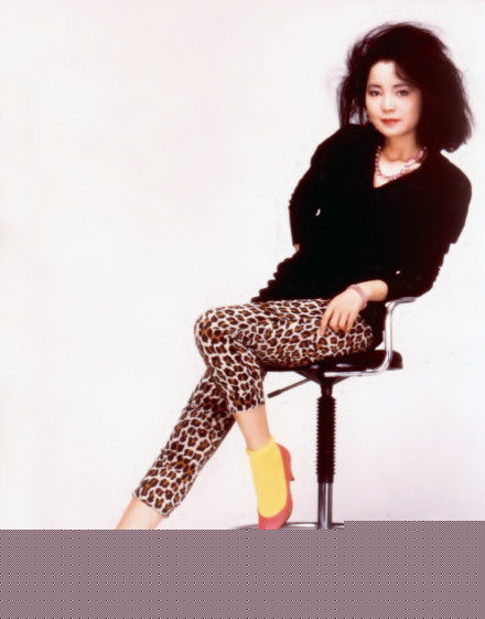 邓丽君(Teresa Teng、テレサ·テン)艺术照前后照片