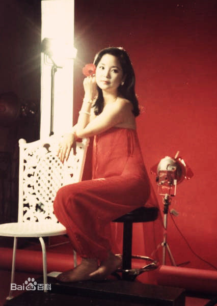 邓丽君(Teresa Teng、テレサ·テン)艺术照前后照片