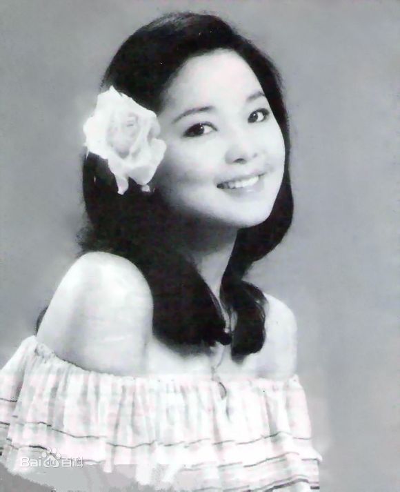 邓丽君(Teresa Teng、テレサ·テン)艺术照前后照片