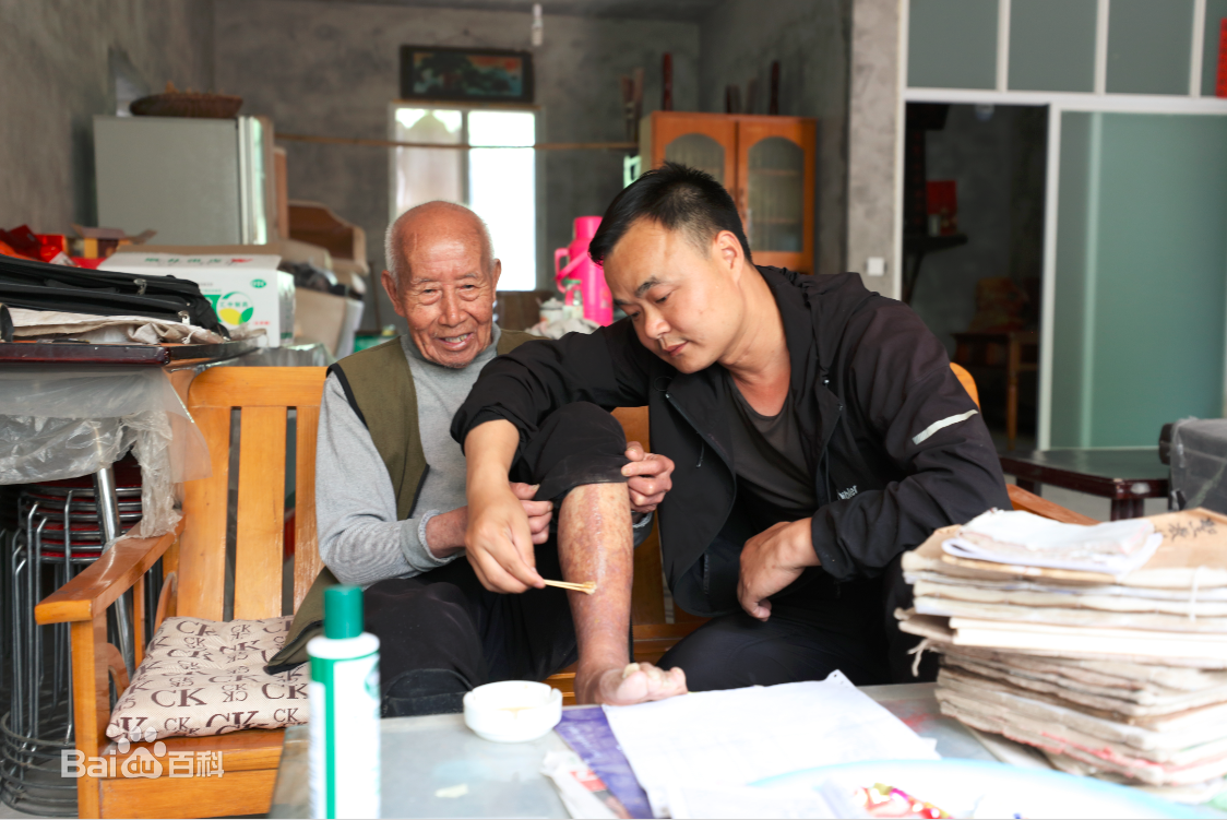 张仁杰(renjiezhang)和采写人物在一起的照片。性感图片壁纸