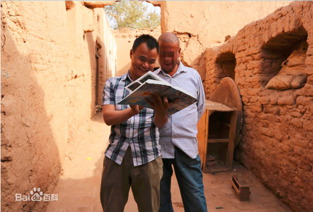 张仁杰(renjiezhang)和他独立承担的社会变迁课题中的人物在一起。图册