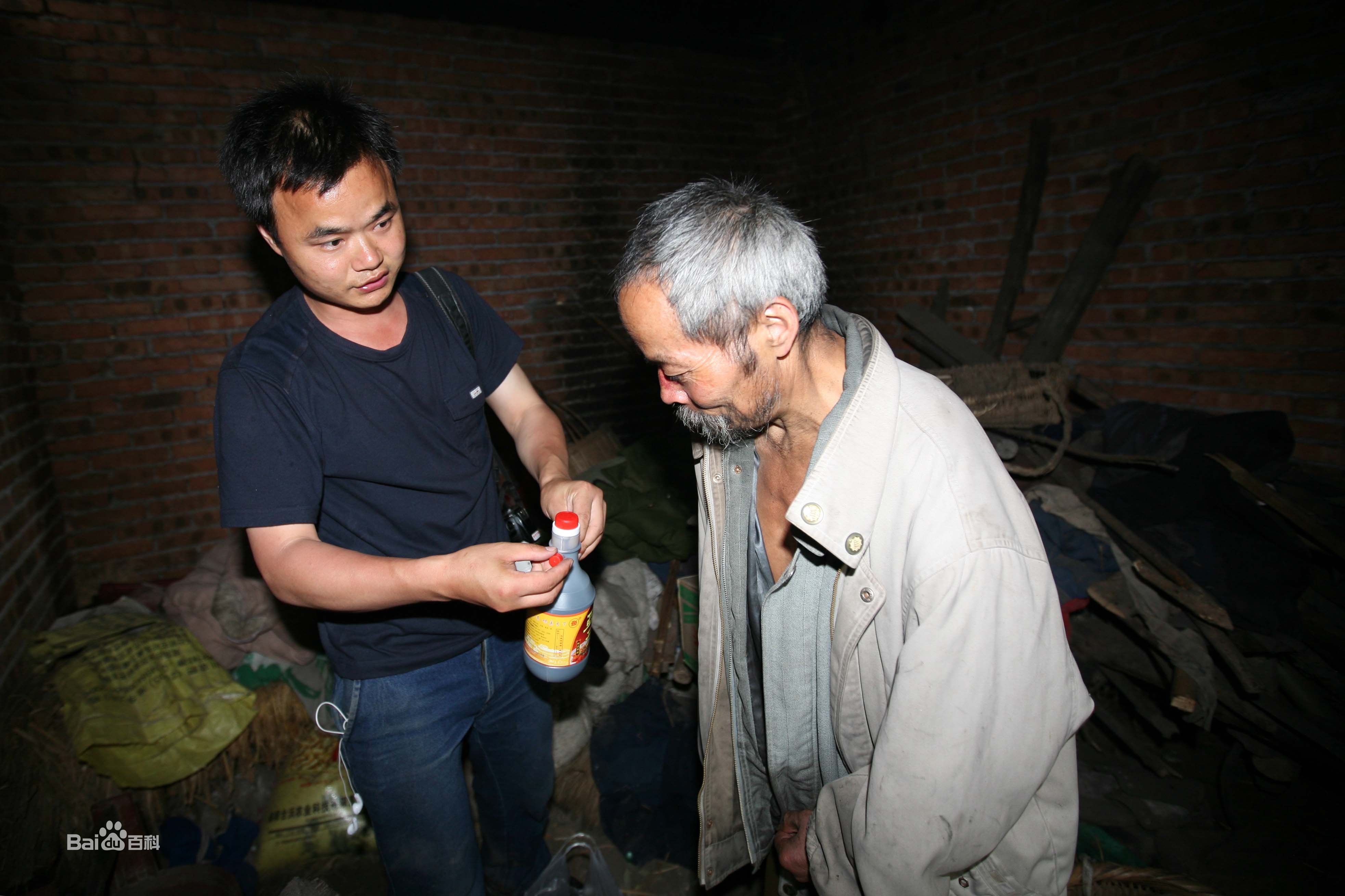 张仁杰(renjiezhang)和他独立承担的社会变迁课题中的人物在一起。图册