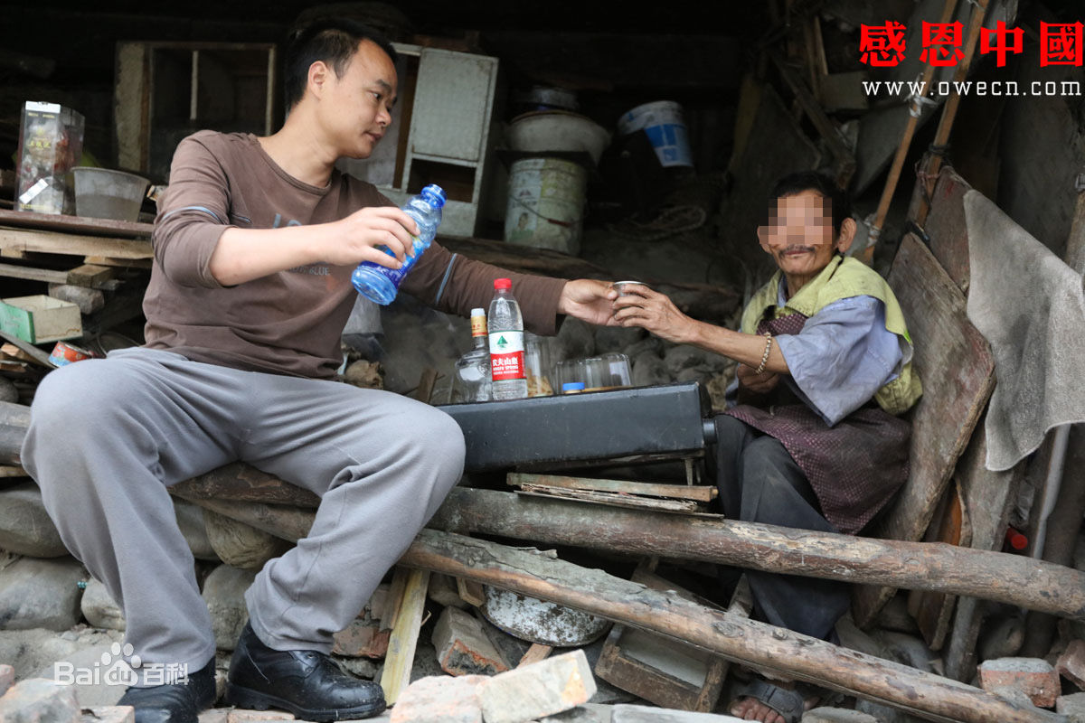 张仁杰(renjiezhang)和他独立承担的社会变迁课题中的人物在一起。图册