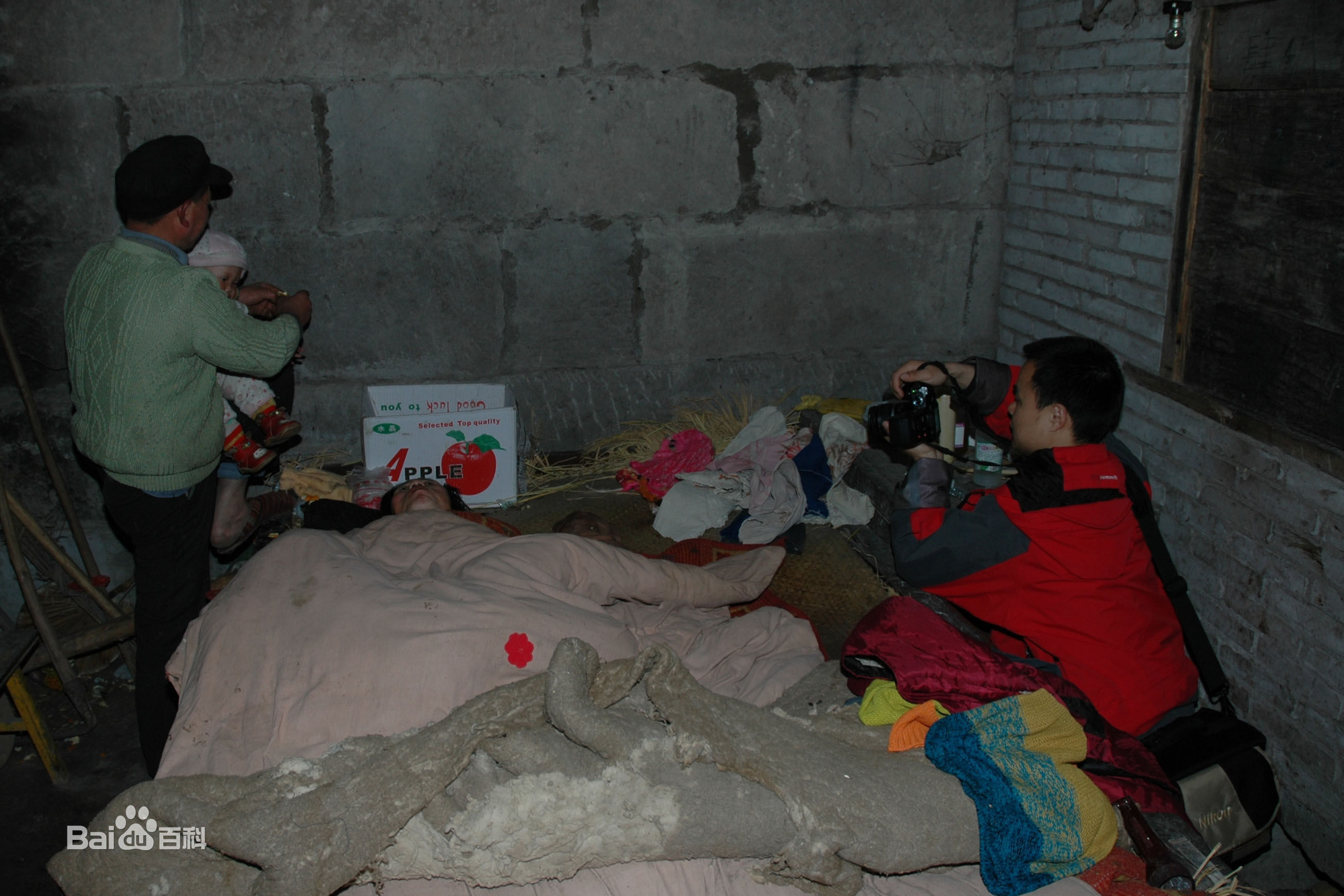 张仁杰(renjiezhang)和他独立承担的社会变迁课题中的人物在一起。图册