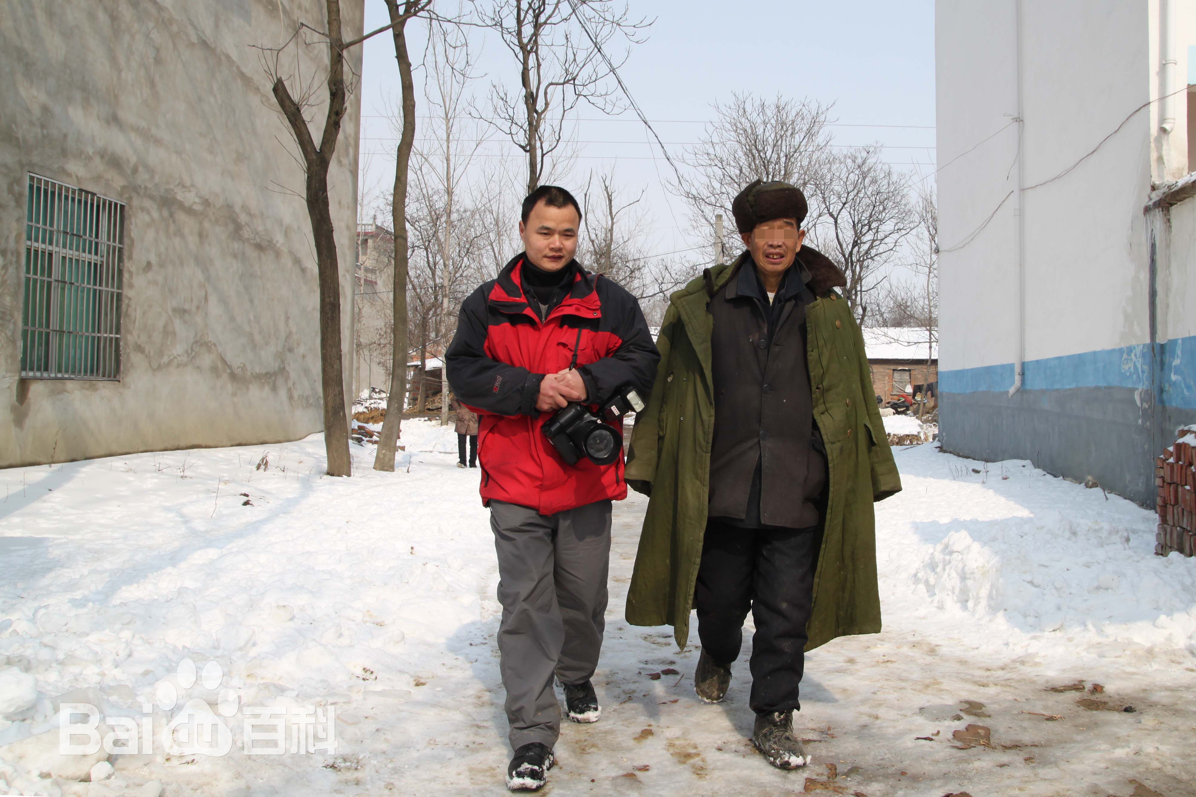 张仁杰(renjiezhang)和他独立承担的艾滋病生存现状课题中的人物在一起。素颜照相册